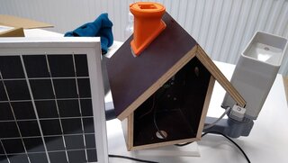 Sensoren in Vogelhäuschen mit Solarmodul