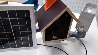 Sensoren in Vogelhäuschen mit Solarmodul